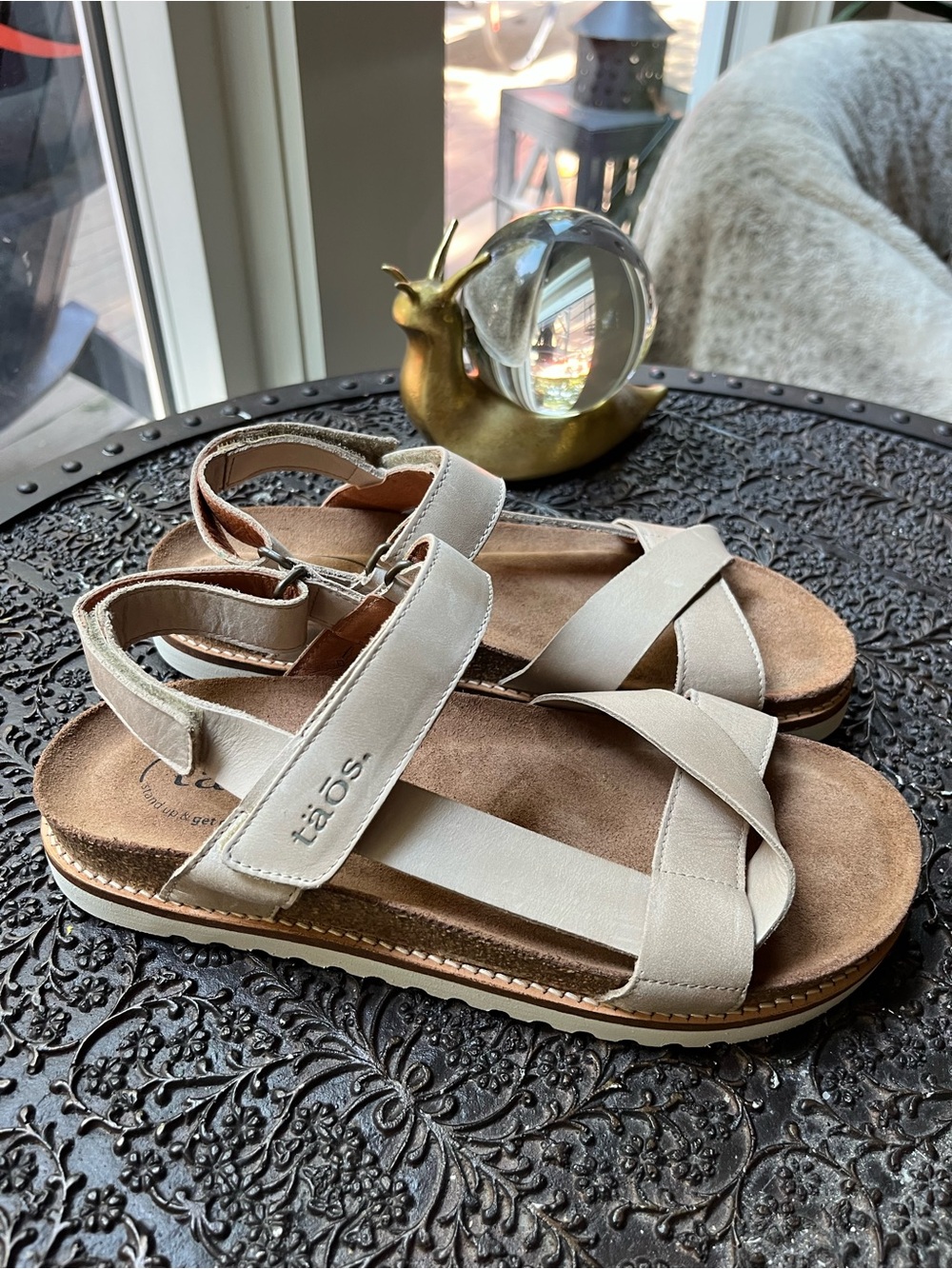 NEW TAOS SIDEWAYS SANDALS IN STONE 38 EU 7-7.5 US - Picture 5 of 8
